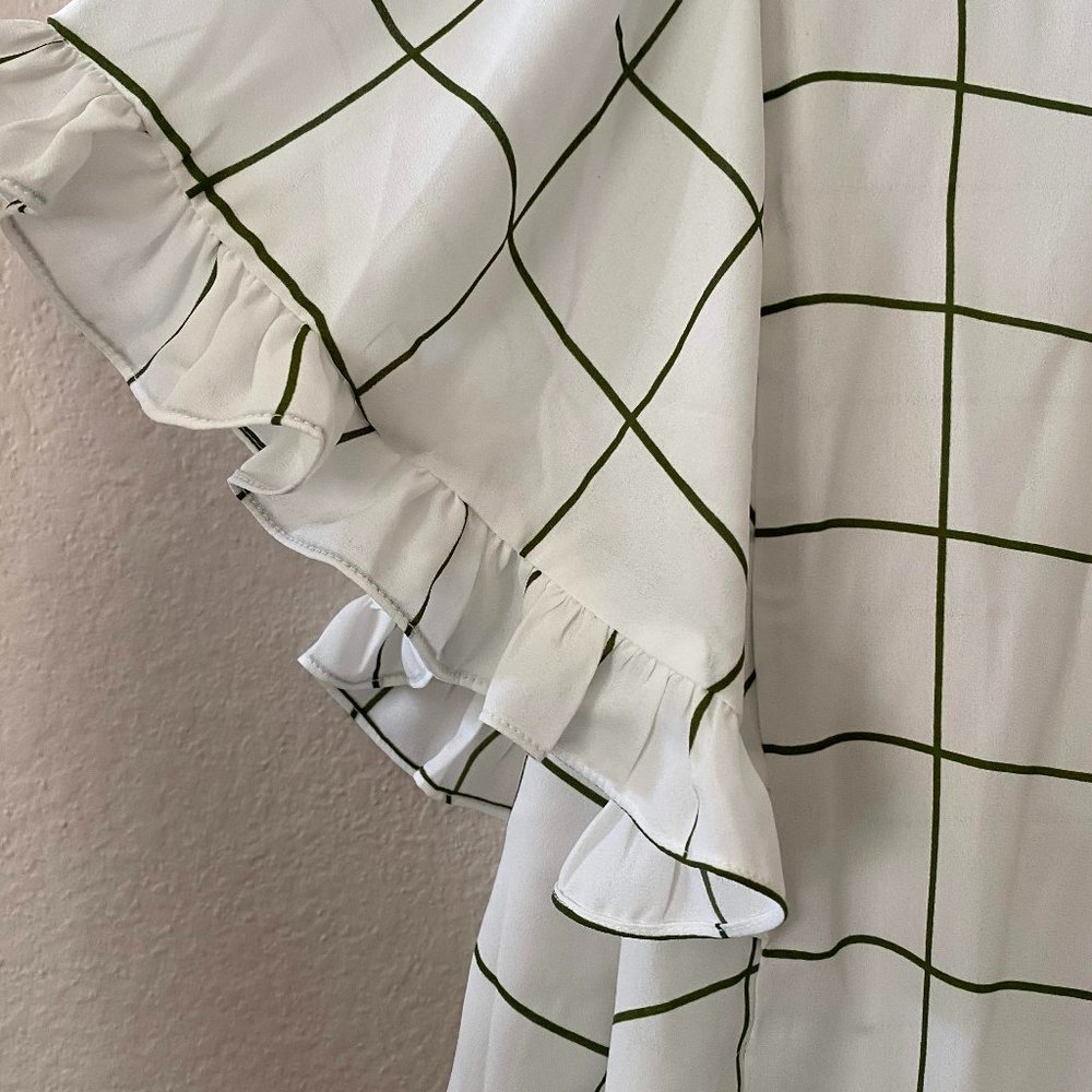 Forever 21 Plus Checker Cropped Tee